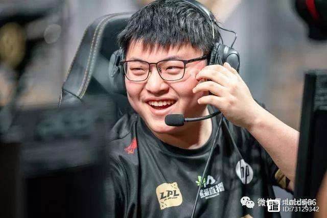 反败为胜首场状态出色，巴黎圣日耳曼观众沸腾！，Uzi重返赛场比赛高潮迭起的简单介绍