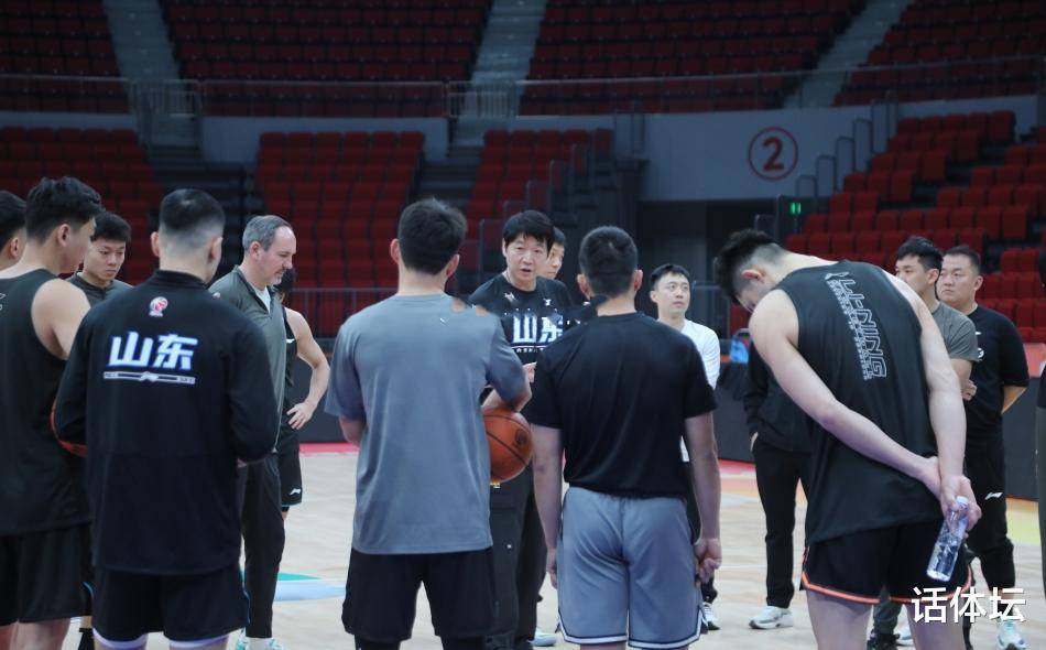 九游官网关于国际比赛日山东男篮远射贴柱：CBA常规赛节点到来；底气十足；训练强度明显提升的信息